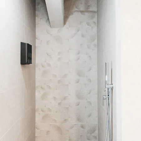 Residenza Carlotta - Luxury And Design Beside Arno Villa